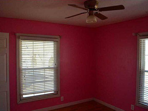 3rd image of 289 Sussex Dr NE