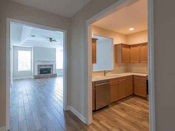 2nd image of 3042 Cummings Ave