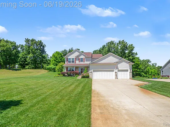 3455 N Quarry Creek Dr, White Lake, MI 48383
