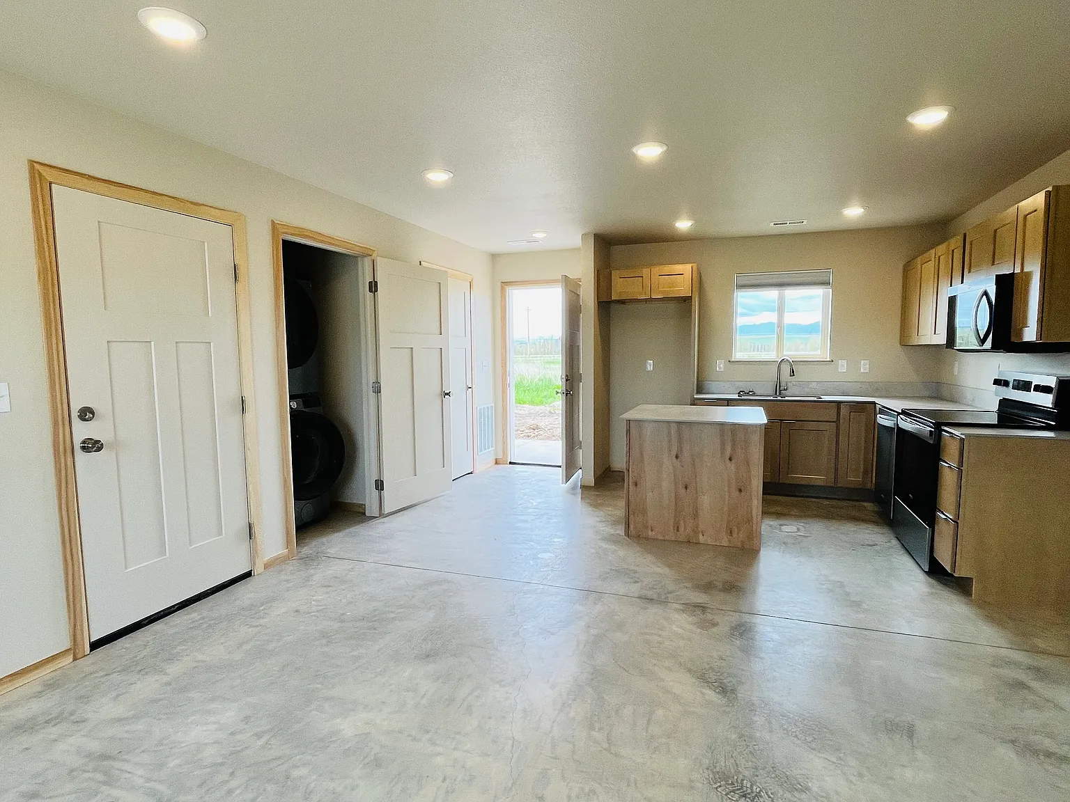 2 bed, 800 sqft, $1,200 — Photo 4