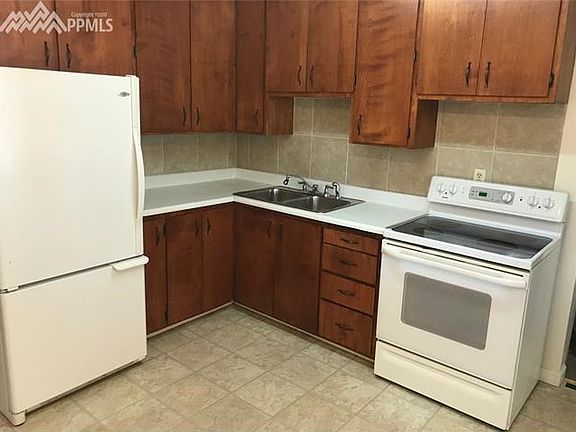 Self cleaning range oven and refrigerator conveys with the home!