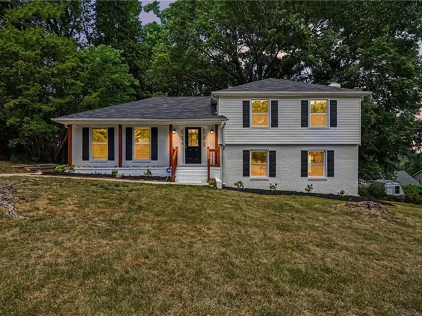 2210 Dulaire Rd, Greensboro, NC 27407
