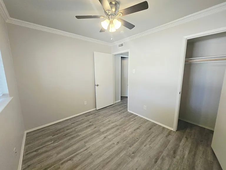 734 Spring Lake Dr — Photo 16