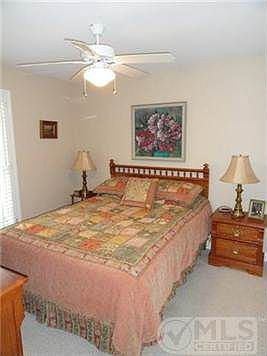 5th image of 215 Highland Cir