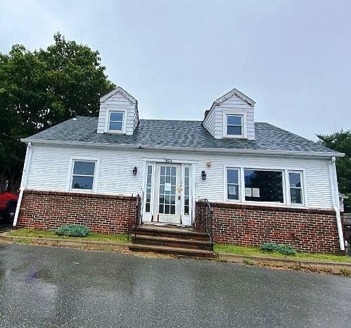 1st image of 2075 Plainfield Pike