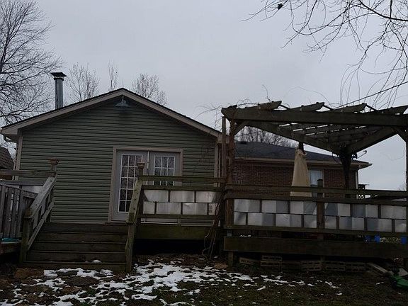 LARGE DECK ON REAR OF HOME