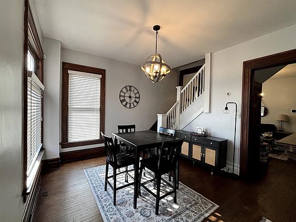 5th image of 256 W Hubbard Ave