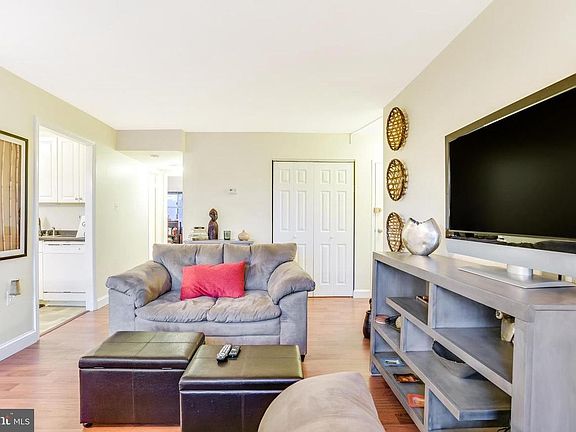 2nd image of 613 Oakland Hills Ct APT 401