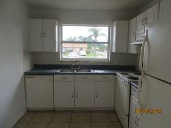 3rd image of 3747 Mil Lake Cir