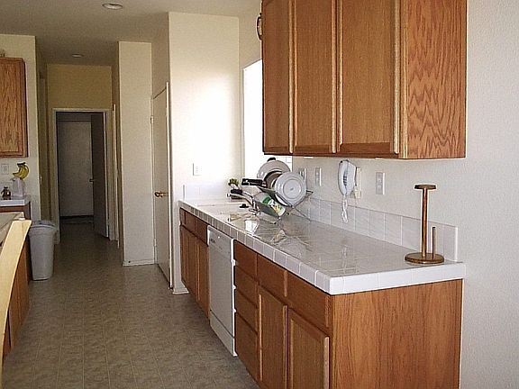 Kitchen has lots of counter space & cabs
