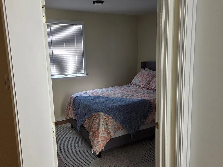 2902 Pine Ave #1B — Photo 16