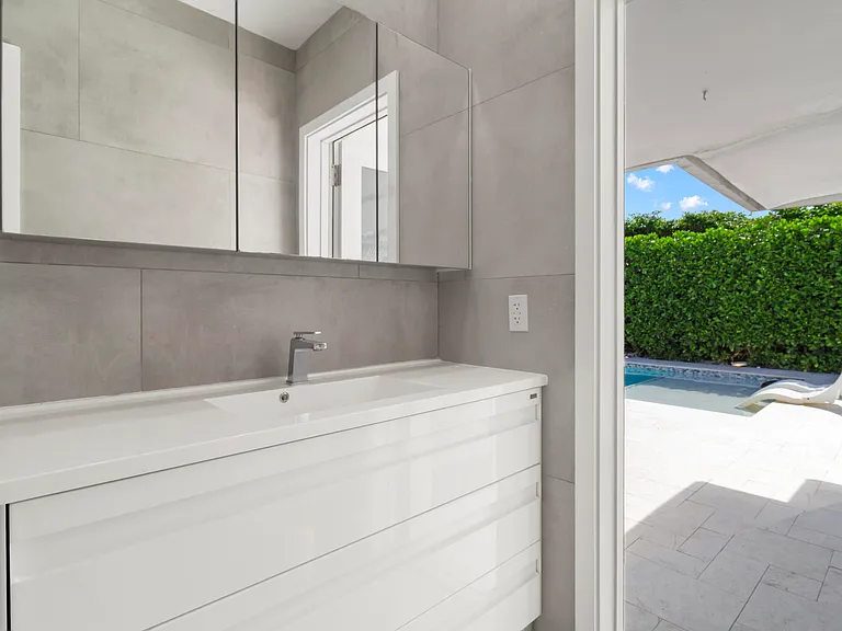 21303 NE 18th Pl — Photo 25