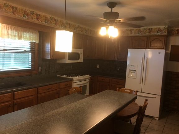 4th image of 3516 Wesleyan Ave