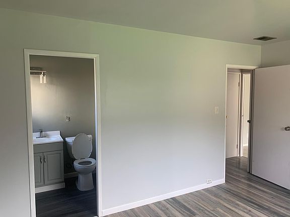 3rd image of 968 Oasis Dr