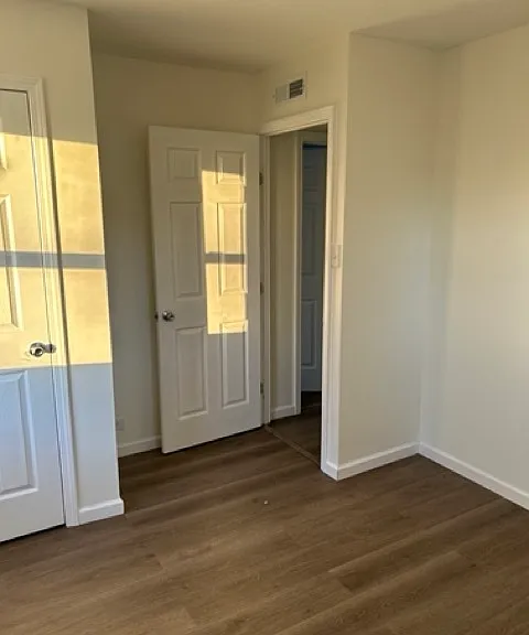 1819 Highland Dr N — Photo 8