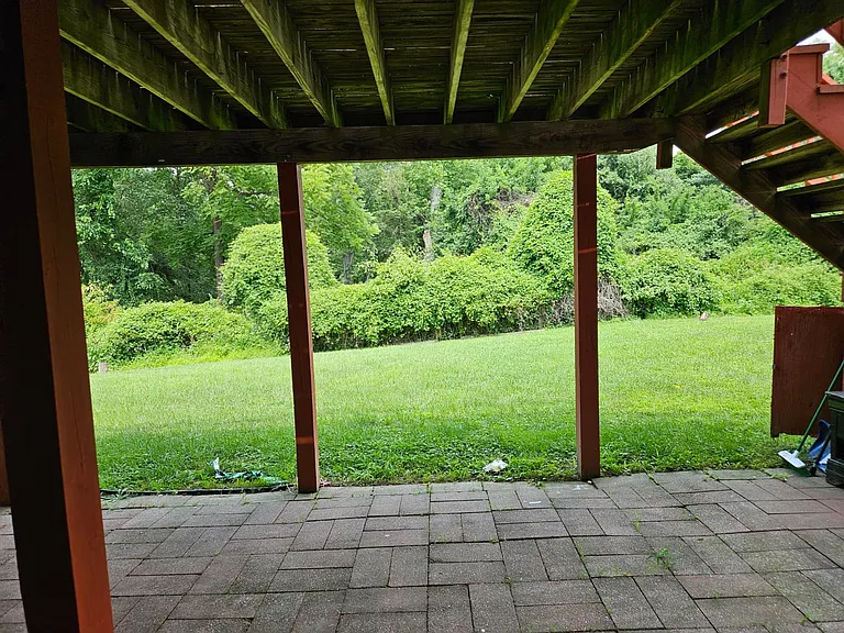 1922 Carters Grove Dr — Photo 12