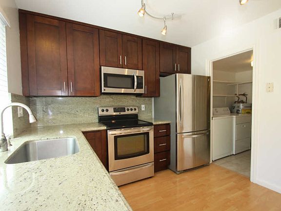 5th image of 2639 La Paloma Cir