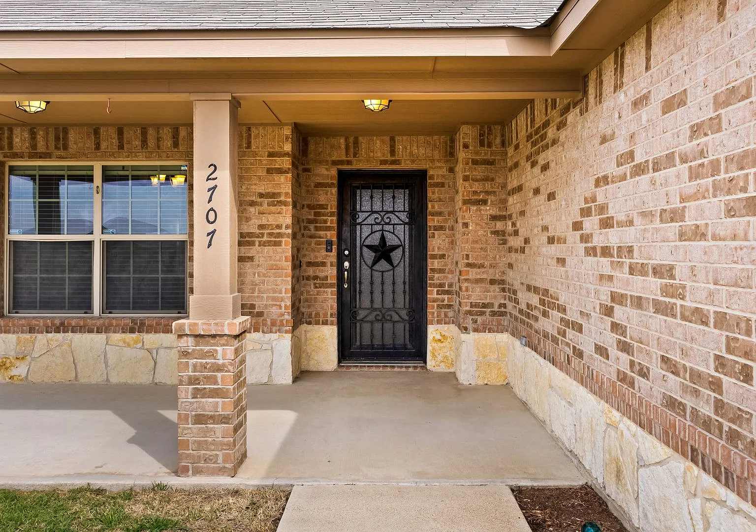 2707 Camp Cooper Dr — Photo 2