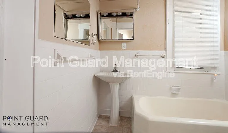 221 S Millwood Ave — Photo 10