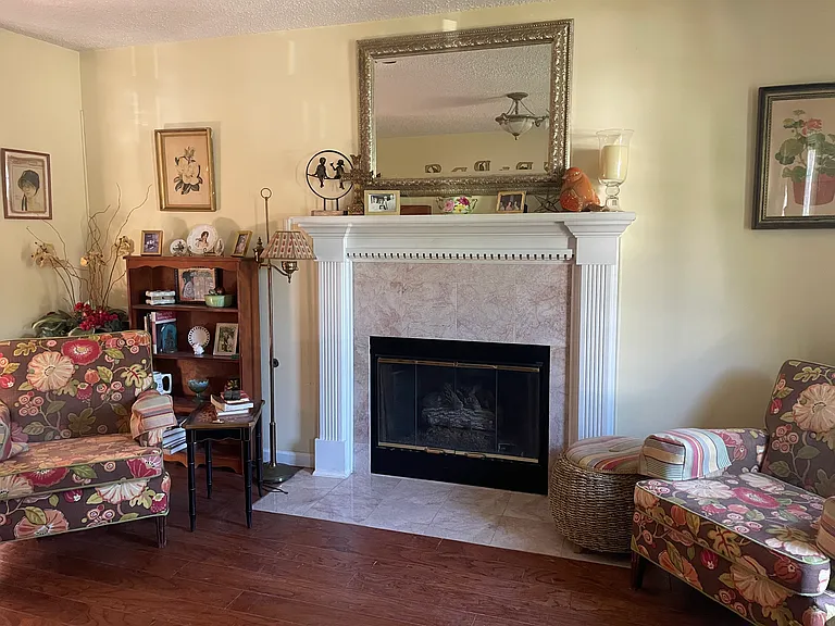 10945 Gilian Ln — Photo 6