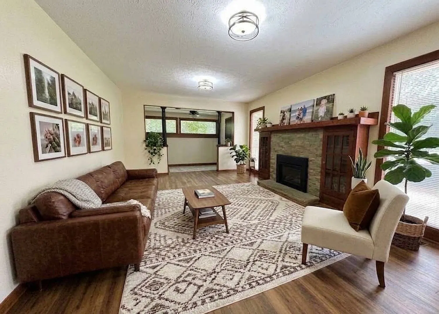 *$1,000 off the second full month of rent!* Beautifully Updated SW Portland Home in Excellent Loc... — Photo 4