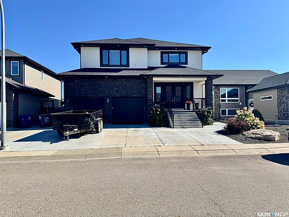 4th image of 319 Roy Crescent