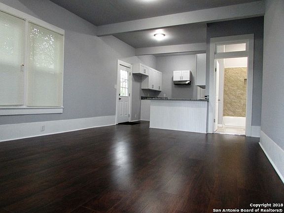 3rd image of 1022 E Pine St