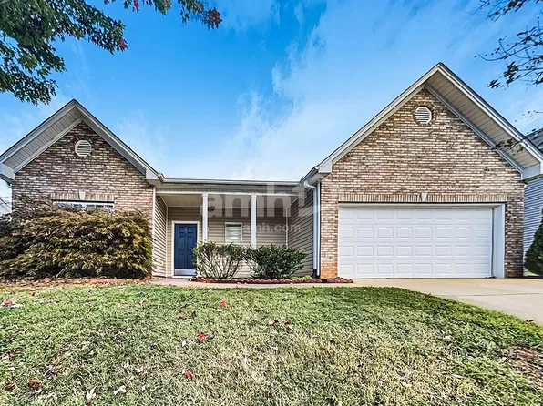 106 Roberts Hill Dr, Taylors, SC 29687