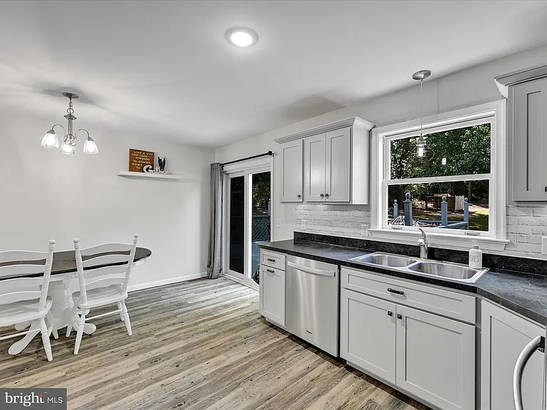 120 Duquesne Dr — Photo 10