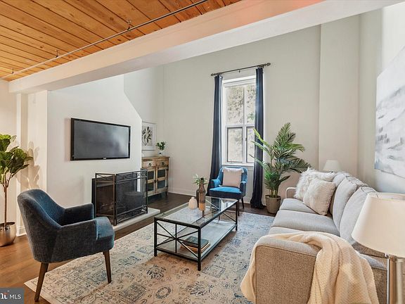 2nd image of 870 N 28th St APT 212