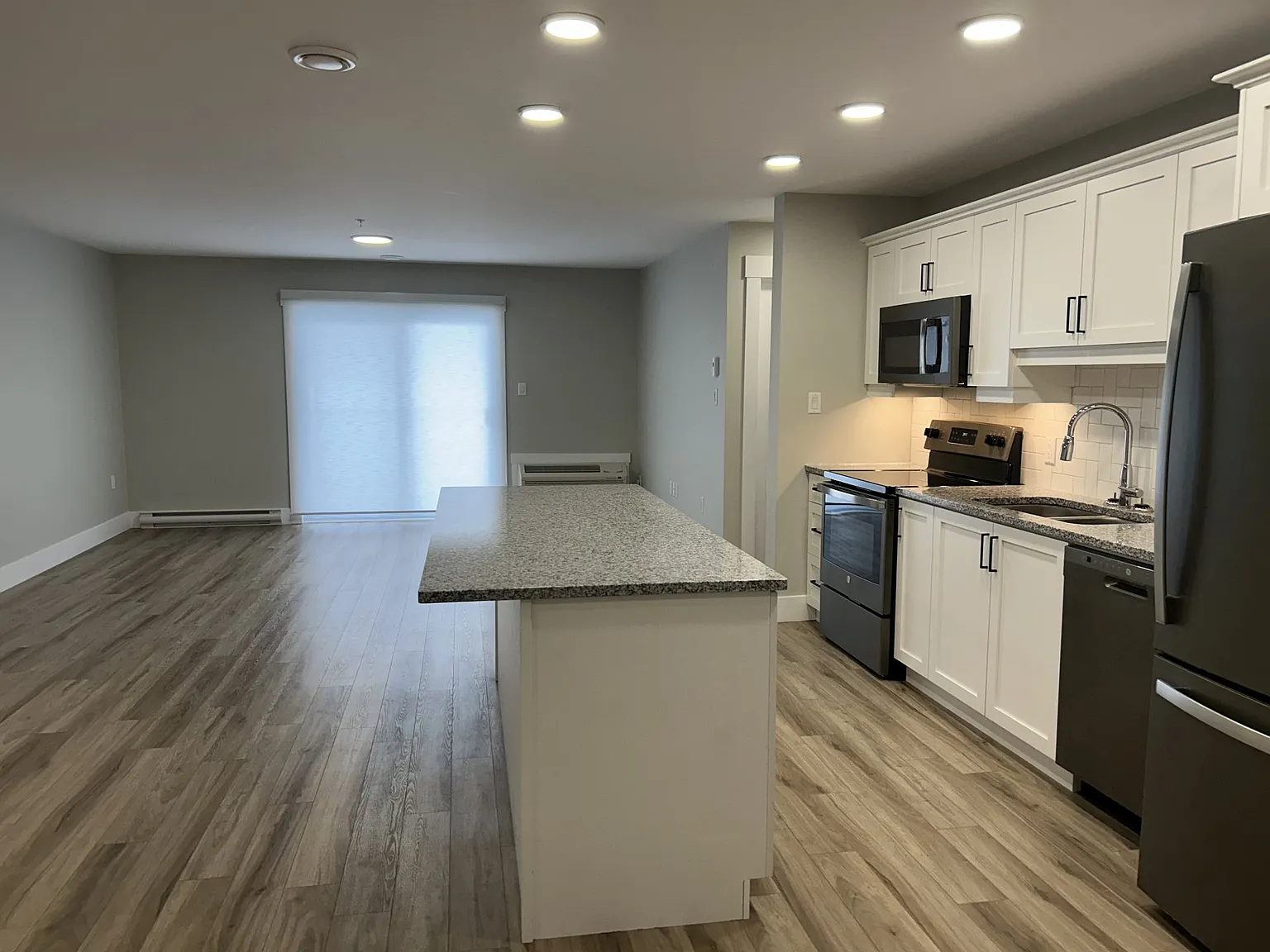 2 bed, 1300 sqft, $1,925 — Photo 2
