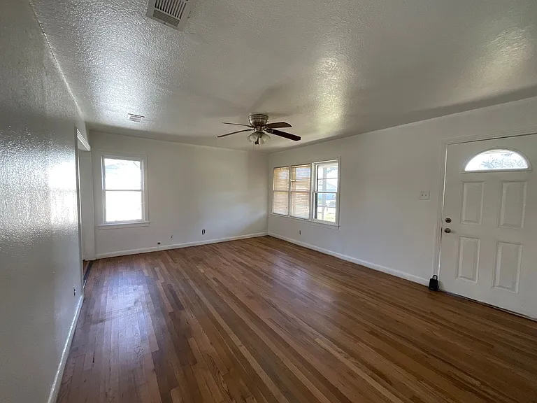 1007 Flag St — Photo 2