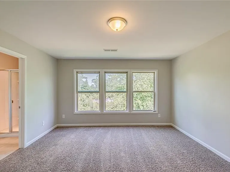 2125 Greencrest Cir — Photo 15