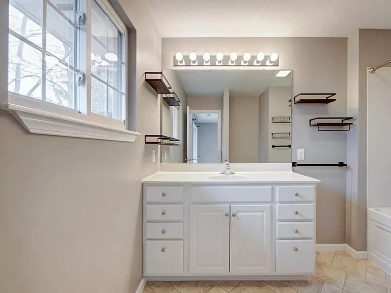 3821 S Cramer Cir — Photo 28