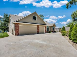 2326 N Lakeway Cir, Wichita, KS 67205
