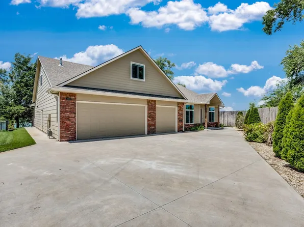 2326 N Lakeway Cir, Wichita, KS 67205