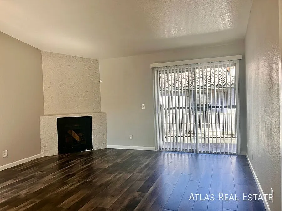 North Phoenix 2 Bedroom | In-Unit Washer & Dryer — Photo 2