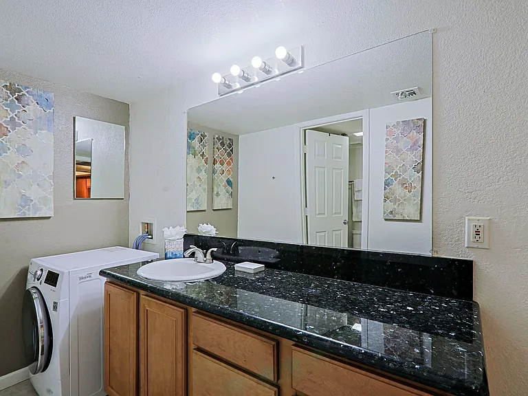 740 W Elm St #116 — Photo 6