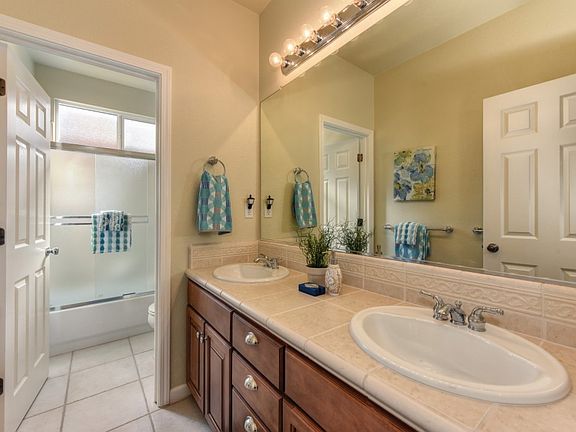 4th image of 1633 Crowle Ct