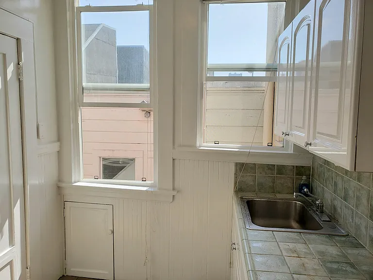 1750 Franklin St — Photo 16
