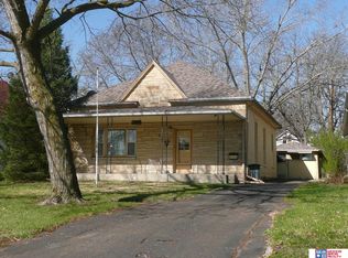 205 S 9th St, Wymore, NE 68466