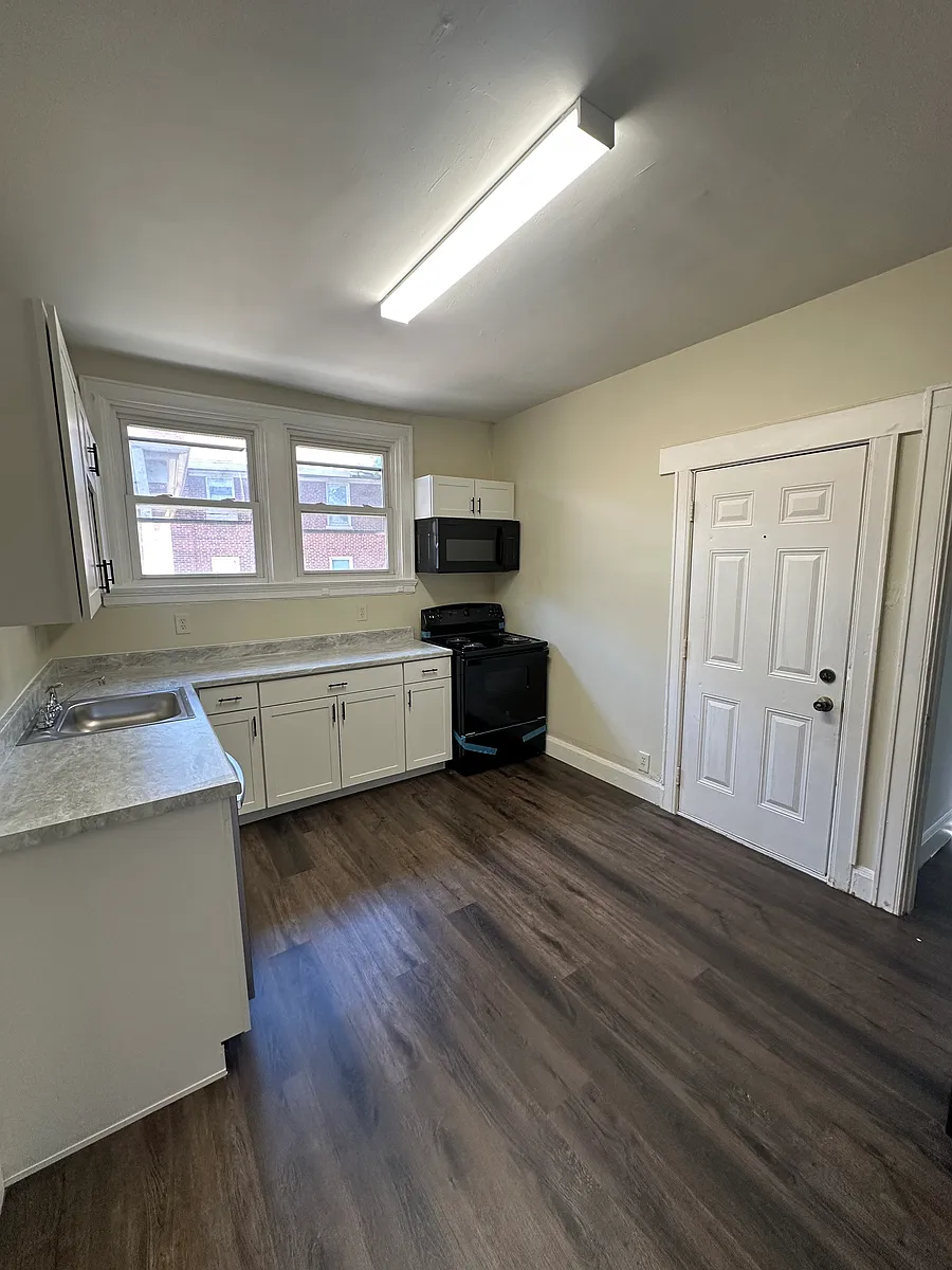 Building Photo - 5152 Montgomery Rd #2