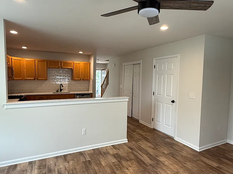 71 Jamestown Blvd — Photo 8