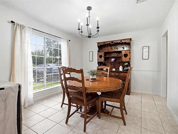 5th image of 4850 Kentington Dr
