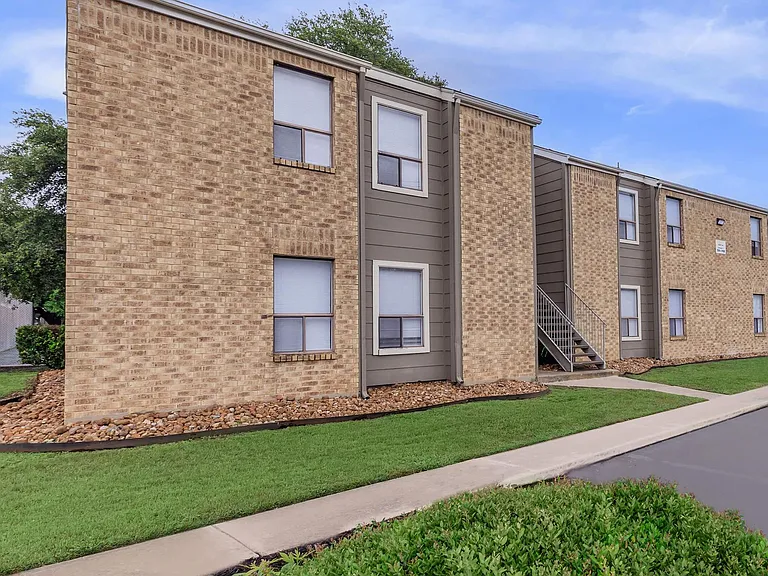Summers Bend Apartments — Photo 25