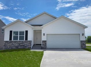 5132 168th St, Urbandale, IA 50322