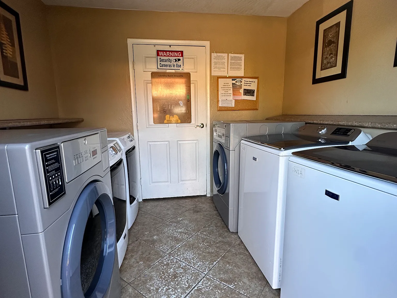 115 E Cortez Dr — Photo 2
