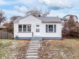 730 25th St, Bettendorf, IA 52722