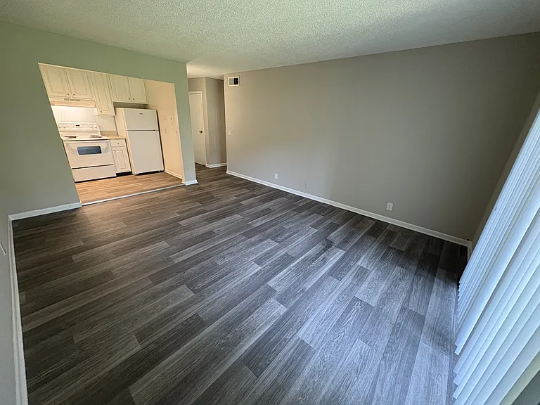 D210 Hickory Hill Ln #D210 — Photo 9