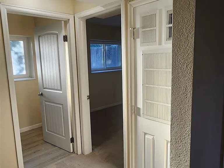 9225 Clermont Dr — Photo 32